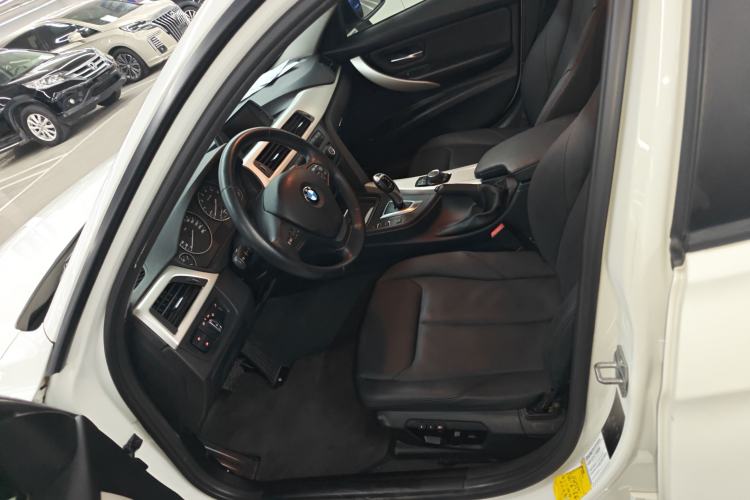 Used BMW 3 Series 2015 320i Luxury Line Stylish Edition
