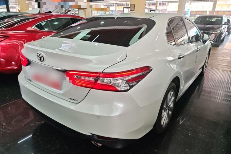 Used Toyota Camry 2021 2.0G Luxury Edition
