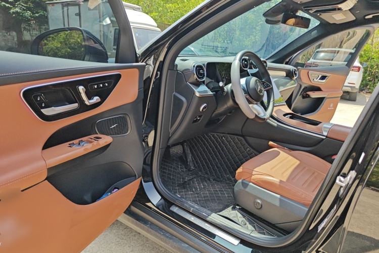 Used Mercedes-Benz GLC 2025 Refresh GLC 260 L 4MATIC Dynamic Edition Driver Seat