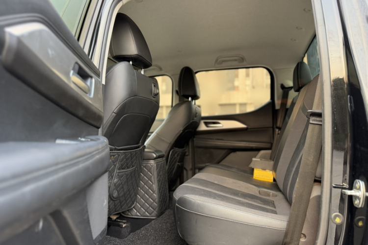 Used Great Wall King Kong Poer 2022 2.0T Manual Gasoline Two-Wheel Drive Elite Version with Long Bed and Flatbed – GW4C20B Interior 7