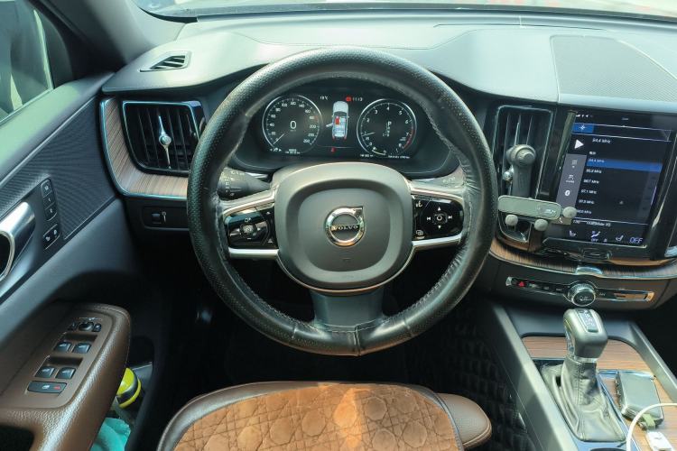 Used Volvo XC60 2021 T5 4x4 Smart Luxury Edition