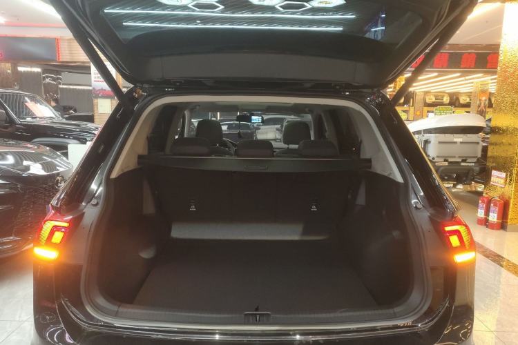 Used Volkswagen Tiguan L 2025 Model Outstanding Version 330TSI Automatic Two-Wheel Drive R-Line Longyao Edition