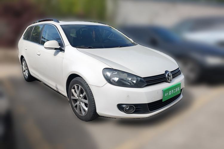 Used Volkswagen Golf 2011 1.4 TSI Comfort Travel Edition Front Right 45 Deg