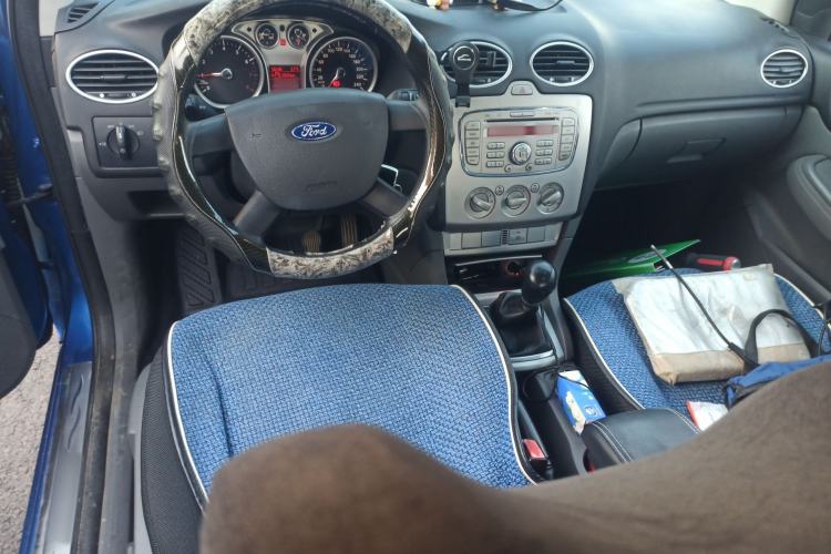 Used Ford Focus 2012 Hatchback Classic 1.8L Manual Base Model Center Console