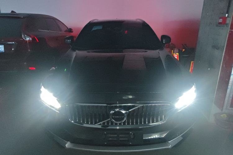 Used Volvo V90 2024 Cross Country B5 AWD Smart Range Edition