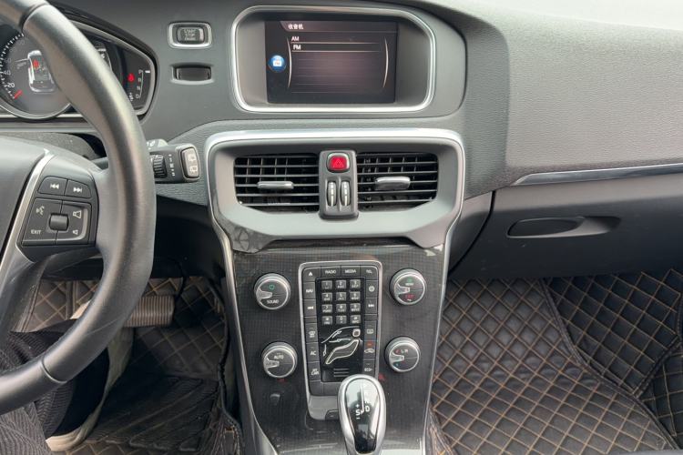 Used Volvo V40 2018 T3 Zhiyi Edition Audio And AC Panel