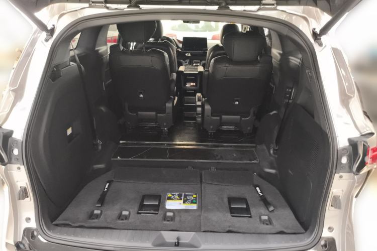 Used Toyota SIENNA 2021 2.5L Hybrid Platinum Edition Trunk