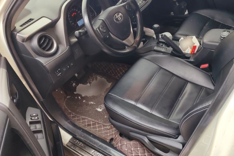 Used Toyota RAV4 2019 2.0L CVT Two-Wheel Drive Luxury Version China VI Standard