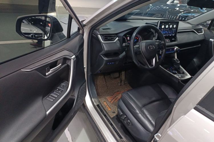 Used Toyota Wildlander 2022 Dual-Motor 2.5L E-CVT 4x4 Luxury PLUS Edition
