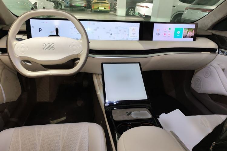 Used IM L7 2022 Dynamic Model Center Console