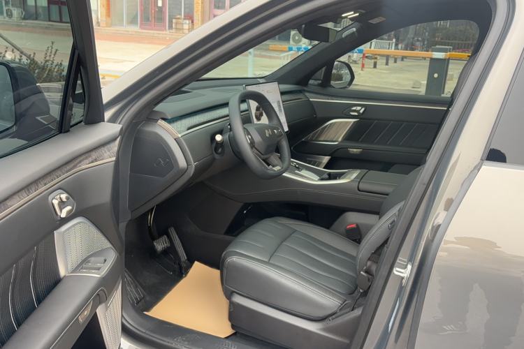 Used ONVO Luxeed L90 2025 Model—Ultra Six-Seater Version
