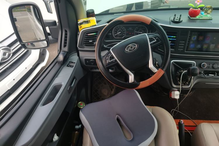 Used SAIC MAXUS Xintu V80 2024 Aotong Value Edition 6MT Short Wheelbase Ultra-Low Roof 127 Ps 7/8/9-Seater Steering Wheel