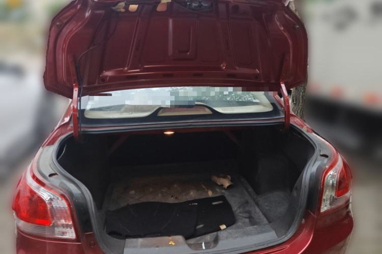 Used Baojun 630 2013 1.5L manual standard version Trunk