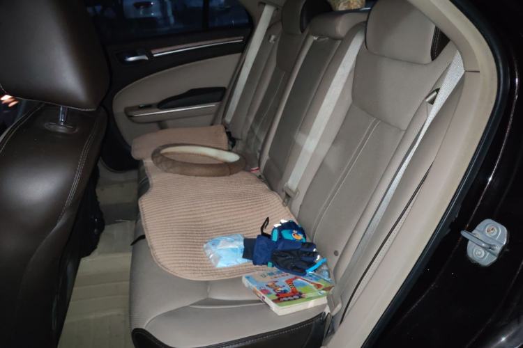 Used Chrysler 300C 2012 3.6L Luxury Edition