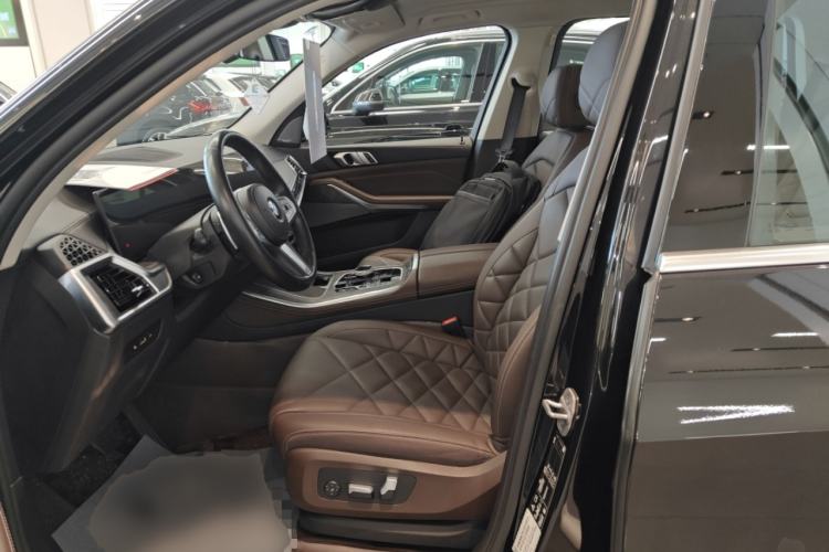 Used BMW X5 2023 xDrive 30Li Luxury M Sport Package Left Front Seat