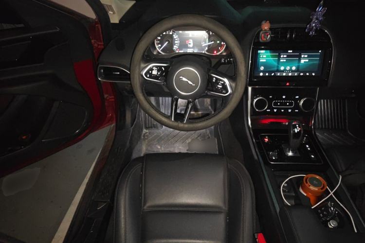 Used Jaguar XEL 2020 2.0T 200 PS S Advanced Elegance Edition Steering Wheel