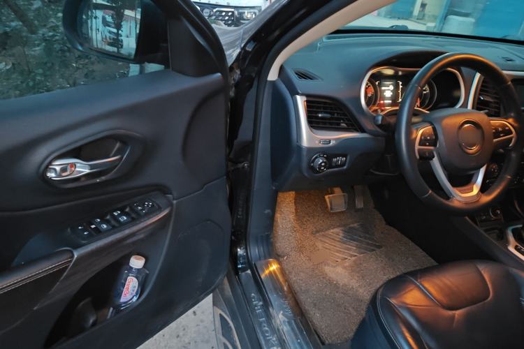 Used Jeep Cherokee 2016 2.4L Leading Edition