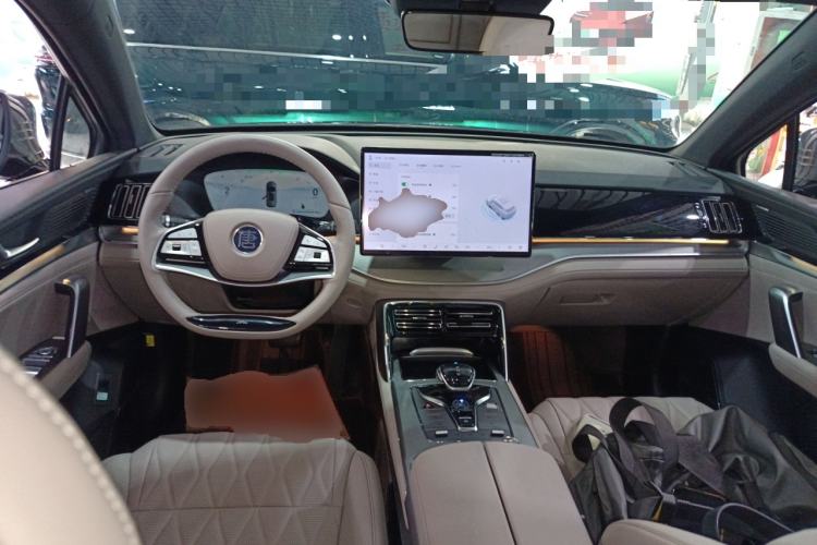 Used BYD Tang New Energy 2024 DM-p Champion Edition 215KM Four-Wheel Drive Deluxe Model Center Console