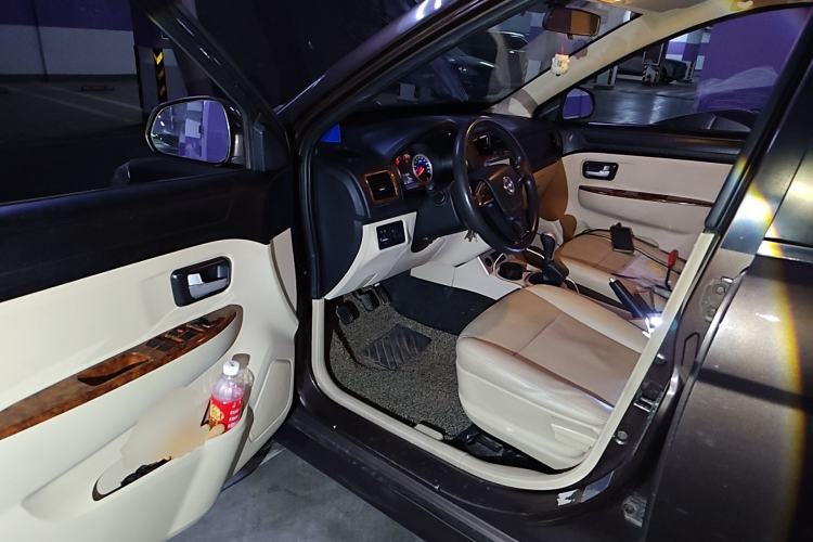 Used Dongfeng Fengon 330 2014 1.5L Manual Utility Version DK15 Driver Seat