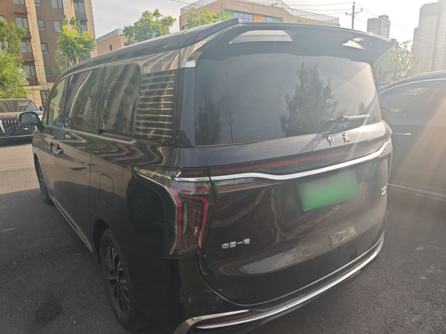 Hongqi HQ9 PHEV 2024 2.0T Four-Wheel Drive Business Edition — снимка 4