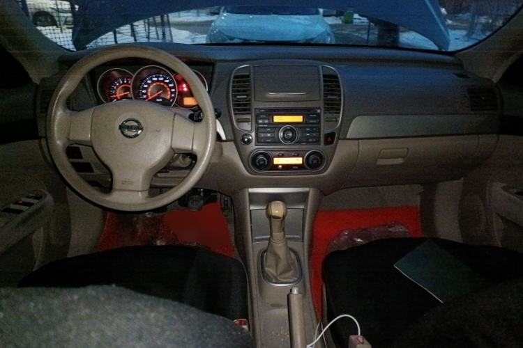 Used Nissan Sylphy 2012 Classic 1.6XE Manual Comfort Edition Center Console