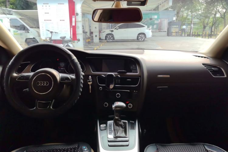 Used Audi A5 2012 2.0TFSI Sportback Center Console