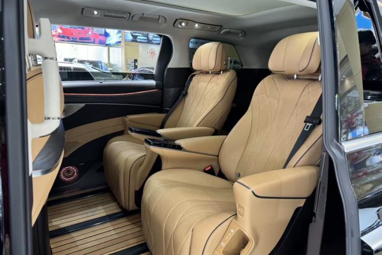 Used Denza D9 2024 DM-i 1050 Luxury Model