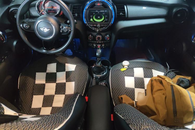 Used MINI 2015 1.5T COOPER Fun Five-Door Edition Center Console