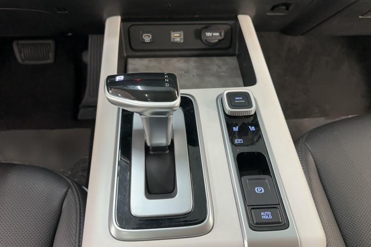 Used Hyundai ix35 2023 Musso 2.0L Deluxe Edition DLX Gear Lever