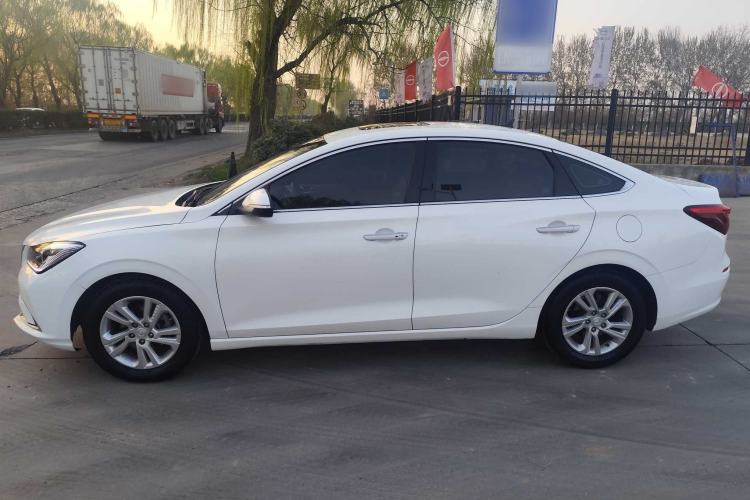 Used Changan Eado 2019 High-Energy Edition 1.6L GDI Manual Pioneer Model China VI Standard
