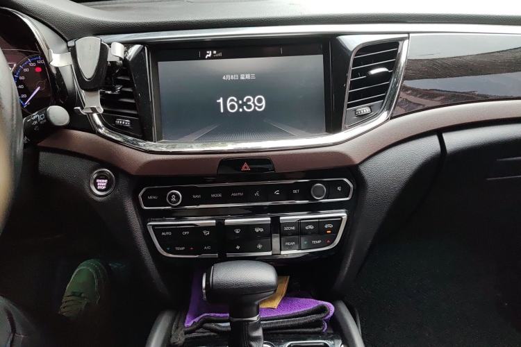 Used GAC Trumpchi GS8 2017 320T Four-Wheel Drive Luxury Smart Connectivity Version (7 Seats) Audio And AC Panel