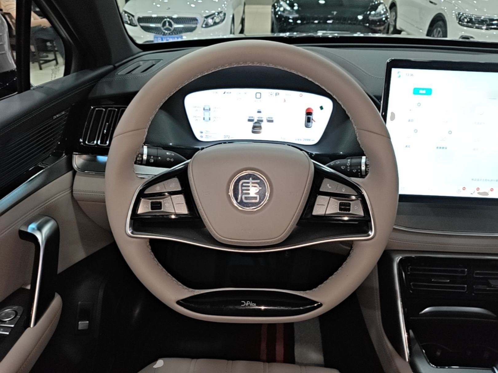 BYD Tang New Energy 2025 DM-i 115KM Prestige Model - Executive — снимка 13