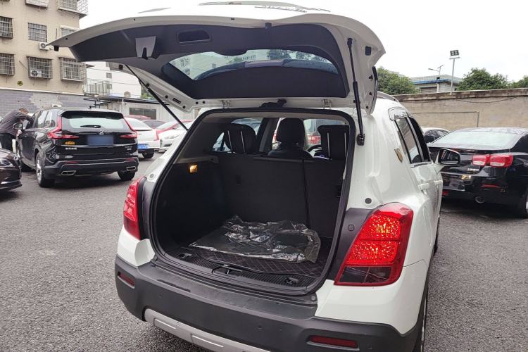 Used Chevrolet Trax 2014 1.4T Automatic Two-Wheel Drive Luxury Model Trunk