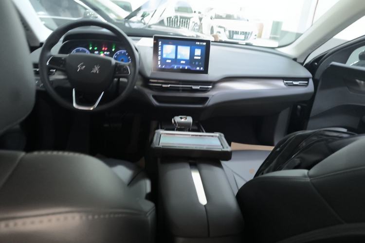 Used Hongqi E-QM5 2022 431 km Charge & Enjoy Edition