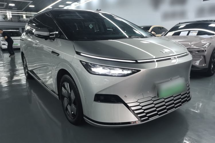 Used XPeng X9 2024 640 All-Wheel Drive High-Performance Max Front Right 45 Deg