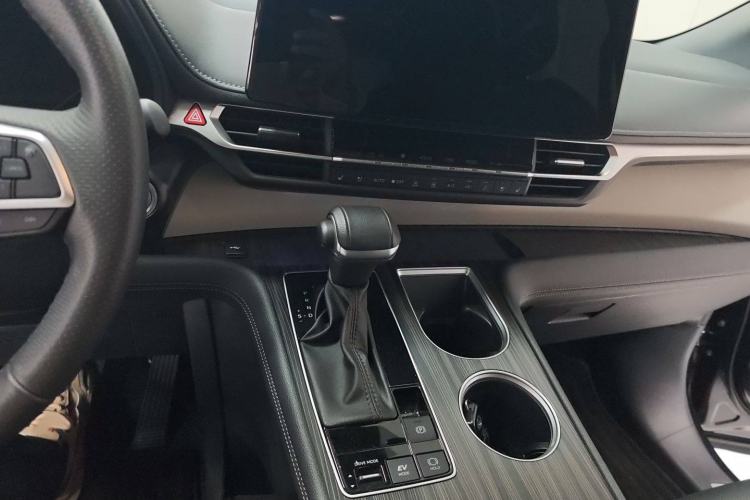 Used Toyota Granvia 2022 2.5L Hybrid Prestige Edition
