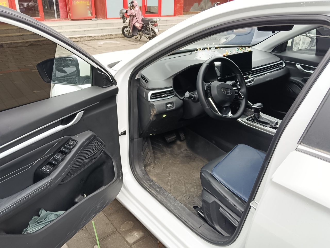 Geely Auto Emgrand 2025 4th Generation 1.5L CVT Luxury Version — снимка 16