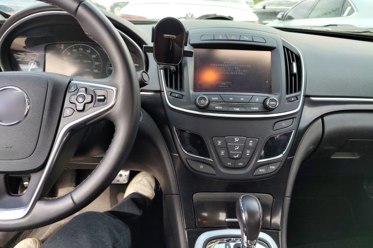 Used Buick Regal 2015 1.6T Elite Tech Model Center Console