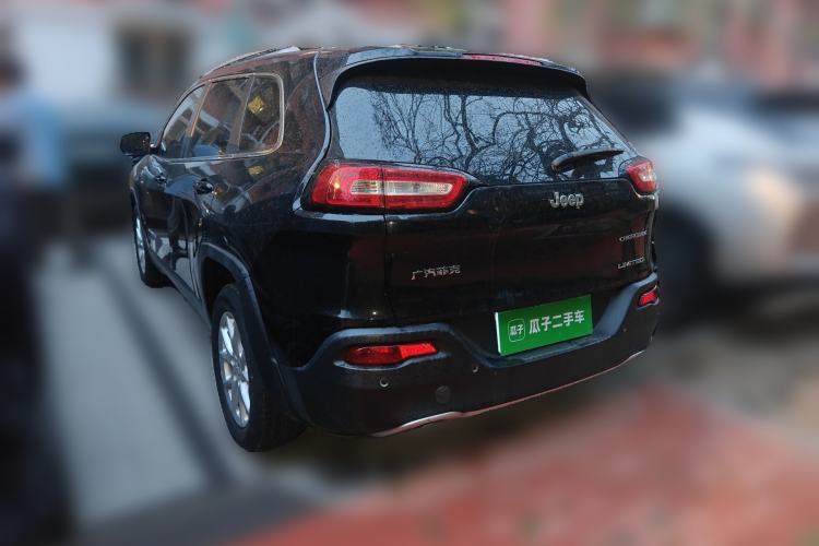 Used Jeep Cherokee 2017 2.0L Superior Edition
