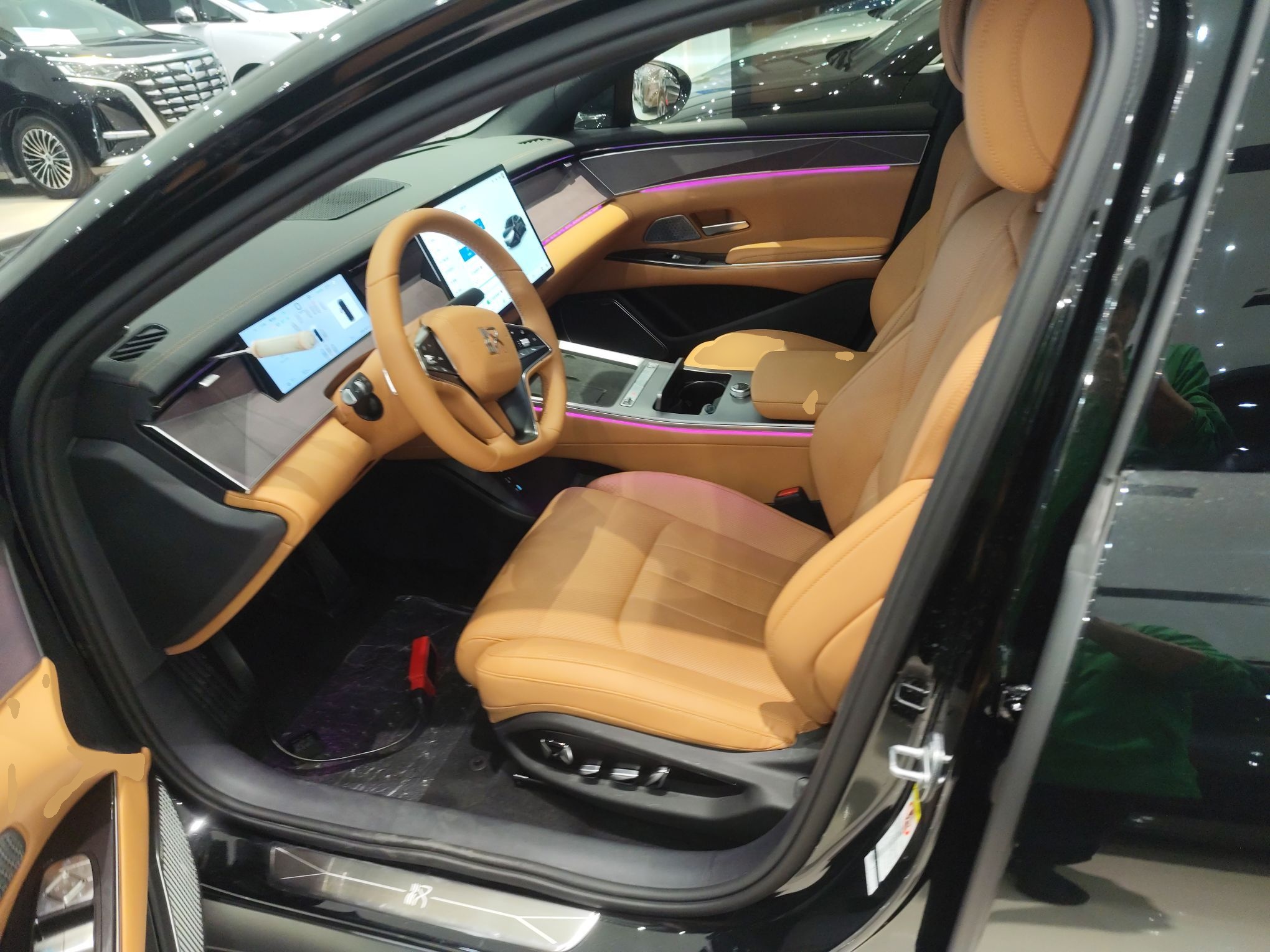 المقاعد الأمامية داخل السيارة