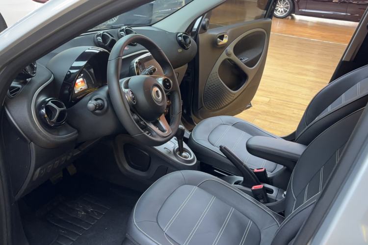 Used smart forfour 2016 0.9T 66 kW Pioneer Edition
