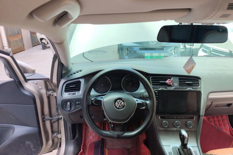 Used Volkswagen Golf 2016 230TSI Automatic Comfort Version
