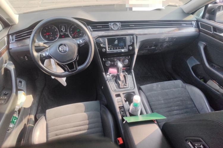 Used Volkswagen Magotan 2017 330TSI DSG Luxury Model Center Console