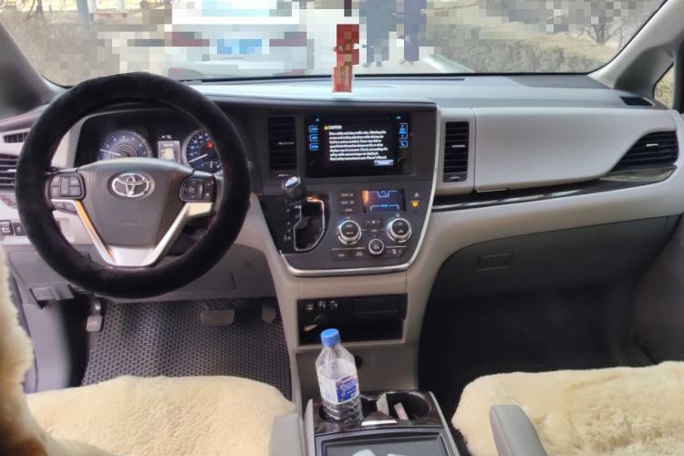 Used Toyota SIENNA 
