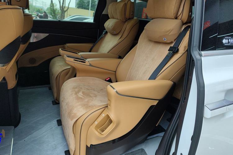 Used Denza D9 2024 DM-i 980 Four-Wheel Drive Prestige Model Left Rear Seat