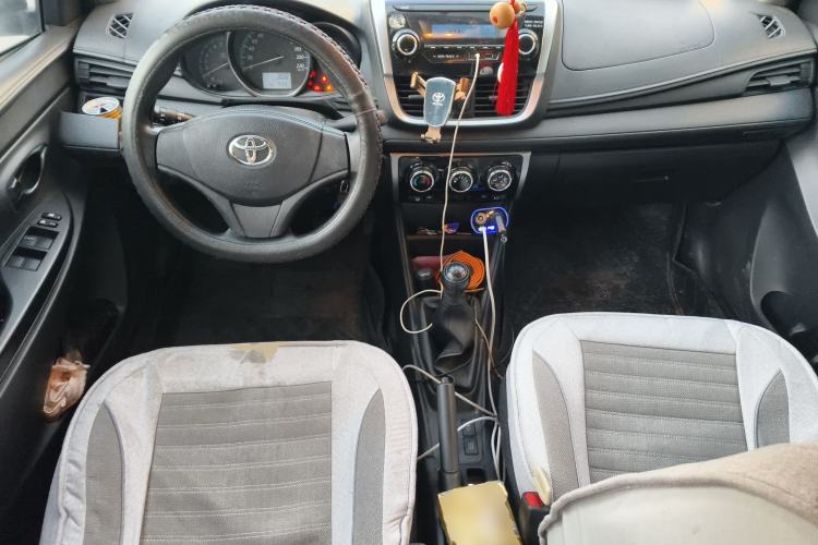 Used Toyota YARiS L Zhi Xiang 2017 1.3E Manual Charm Edition Center Console