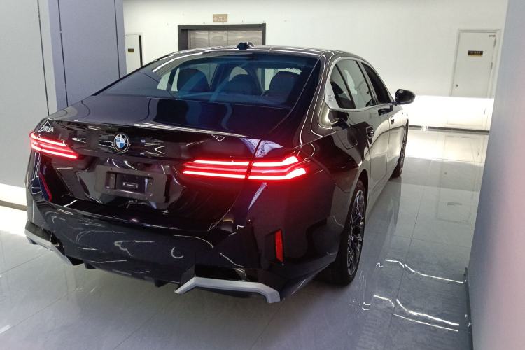 Used BMW 5 Series 2025 530Li Luxury Edition M Sport Package
