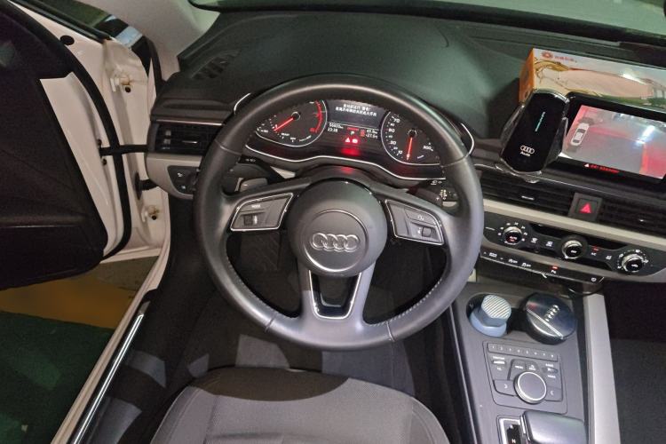 Used Audi A4L 2018 30th Anniversary Edition 40 TFSI Trendy Model Steering Wheel