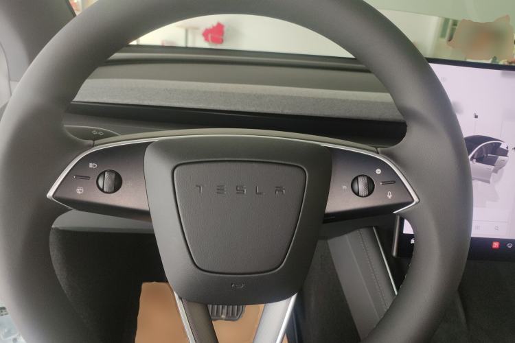 Used Tesla Model Y 2026 Rear-Drive Model Steering Wheel