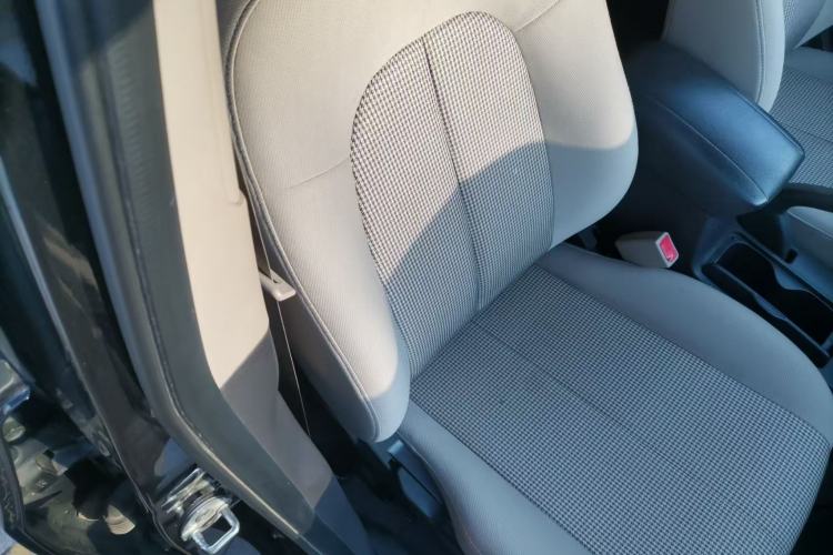 Used Hyundai Celesta 2015 1.6L Manual Comfort Model
